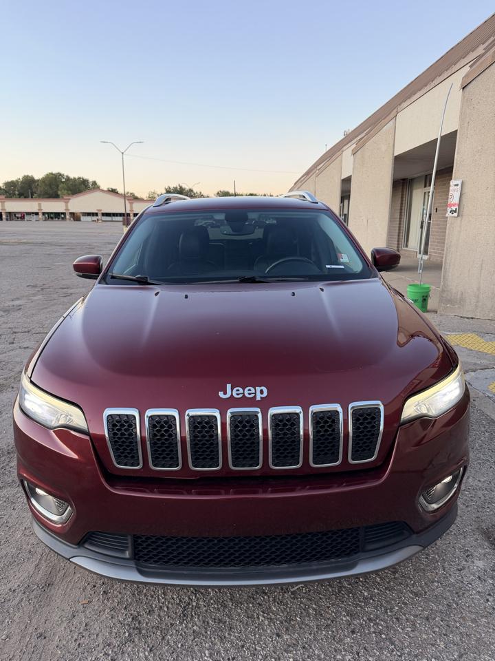 Jeep Cherokee photo 2