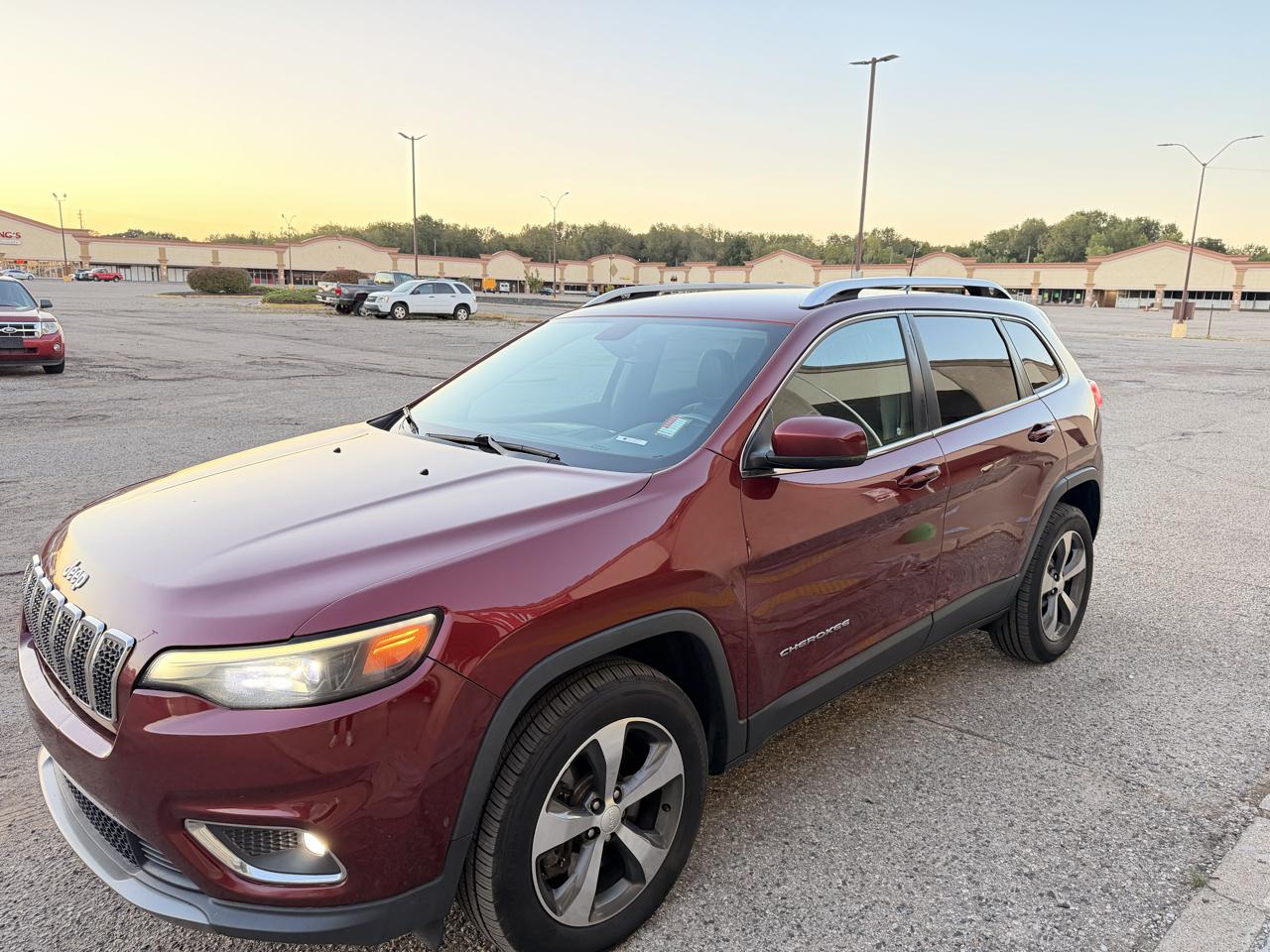 Jeep Cherokee photo 3