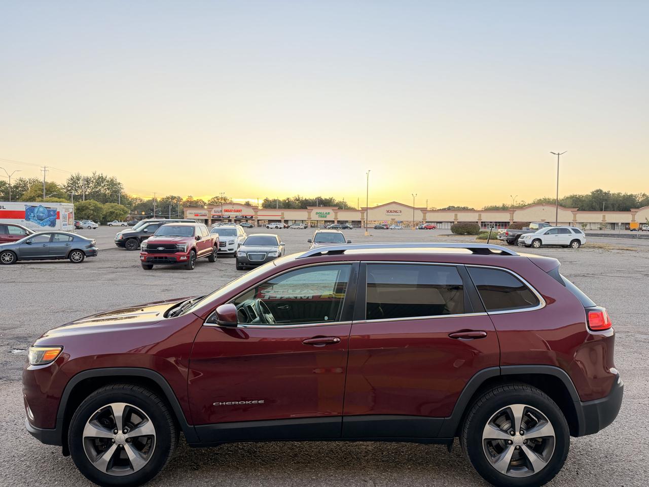 Jeep Cherokee photo 4