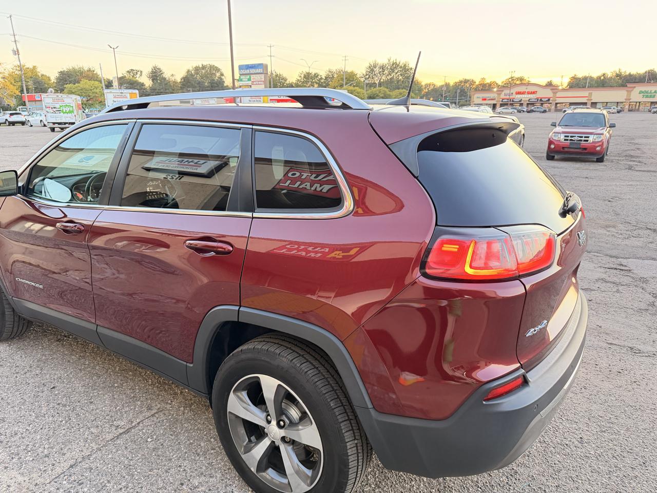 Jeep Cherokee photo 5