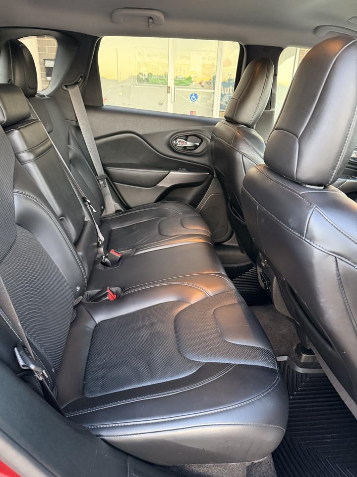 Jeep Cherokee photo 16
