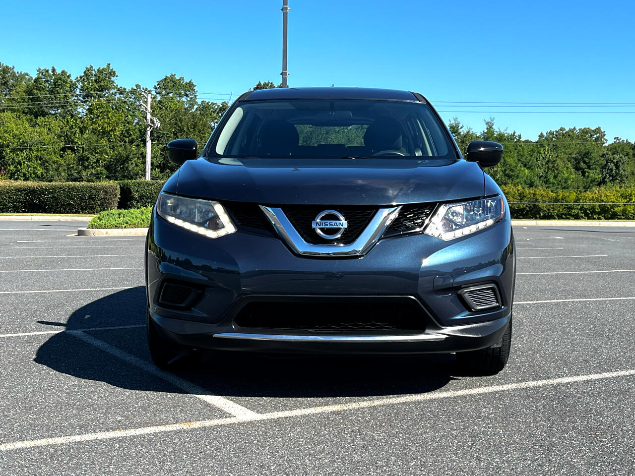 2016 Nissan Rogue SV photo 2