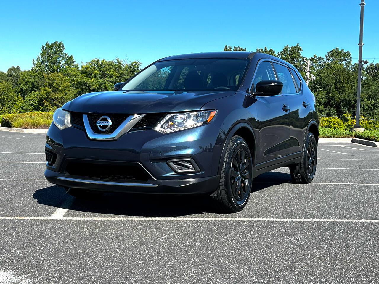 2016 Nissan Rogue SV photo 3