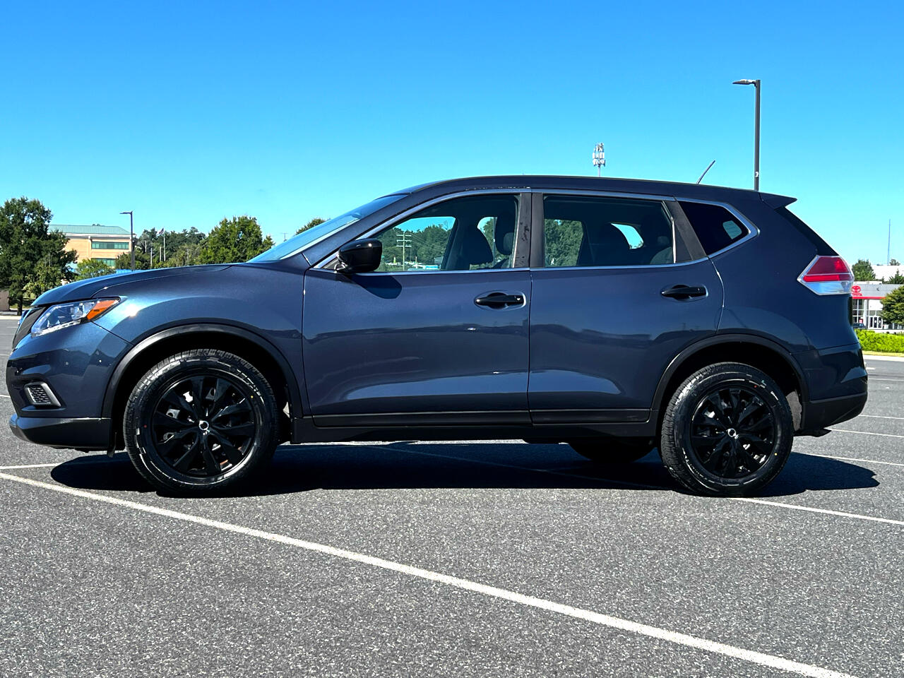 2016 Nissan Rogue SV photo 4