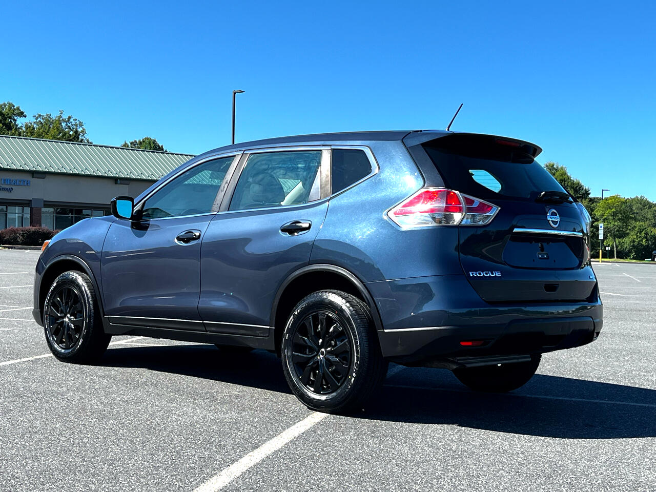 2016 Nissan Rogue SV photo 5