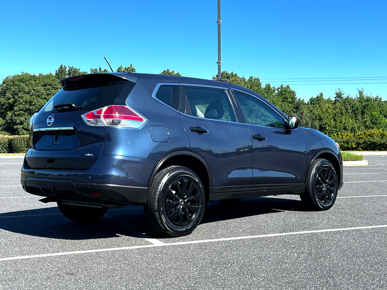 2016 Nissan Rogue SV photo 9