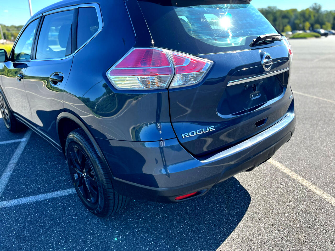 2016 Nissan Rogue SV photo 12