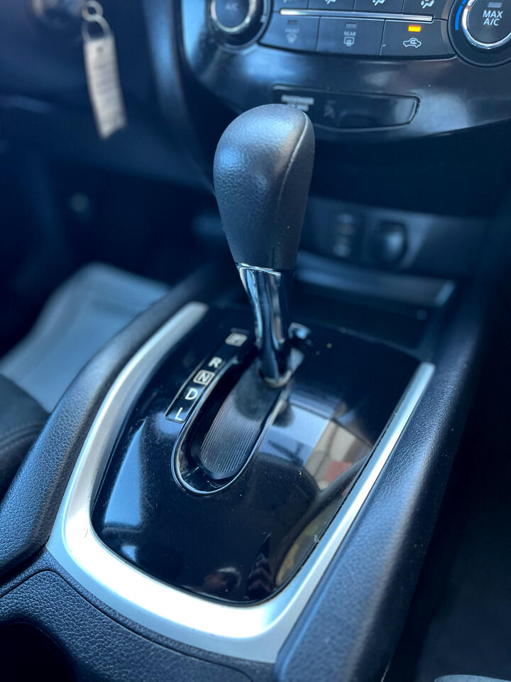 2016 Nissan Rogue SV photo 22
