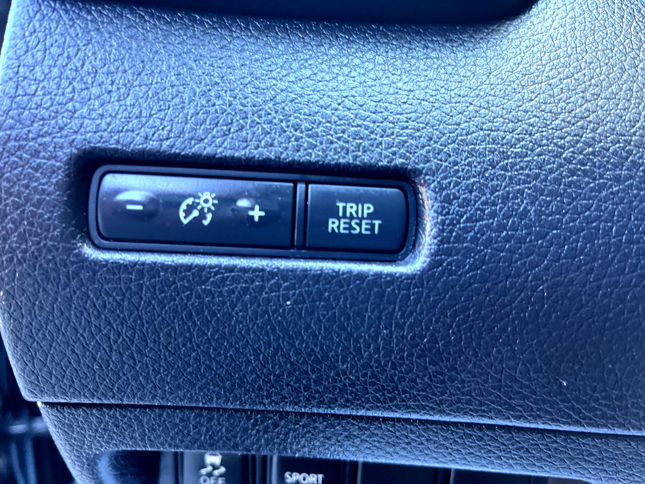 2016 Nissan Rogue SV photo 28