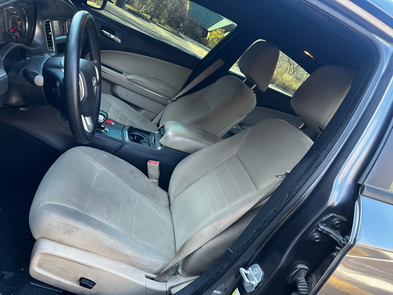 2014 Dodge Charger SE photo 2