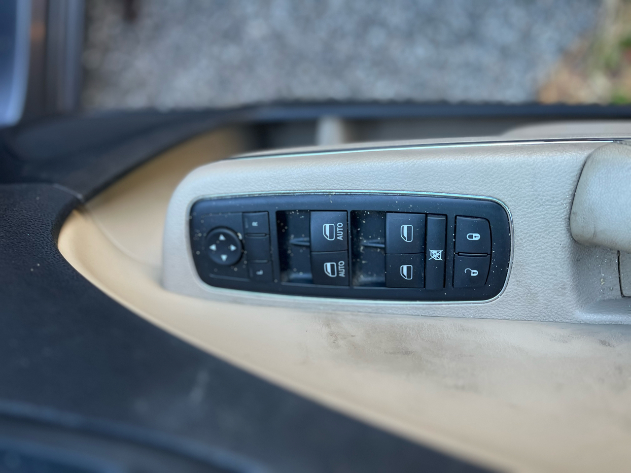 2014 Dodge Charger SE photo 3