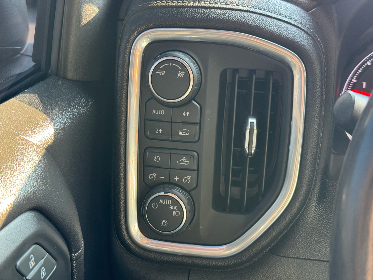 Chevrolet Silverado 1500 RST Crew Cab 4WD 2019 Chevrolet Silverado 1500 RST Crew Cab 4WD 2019