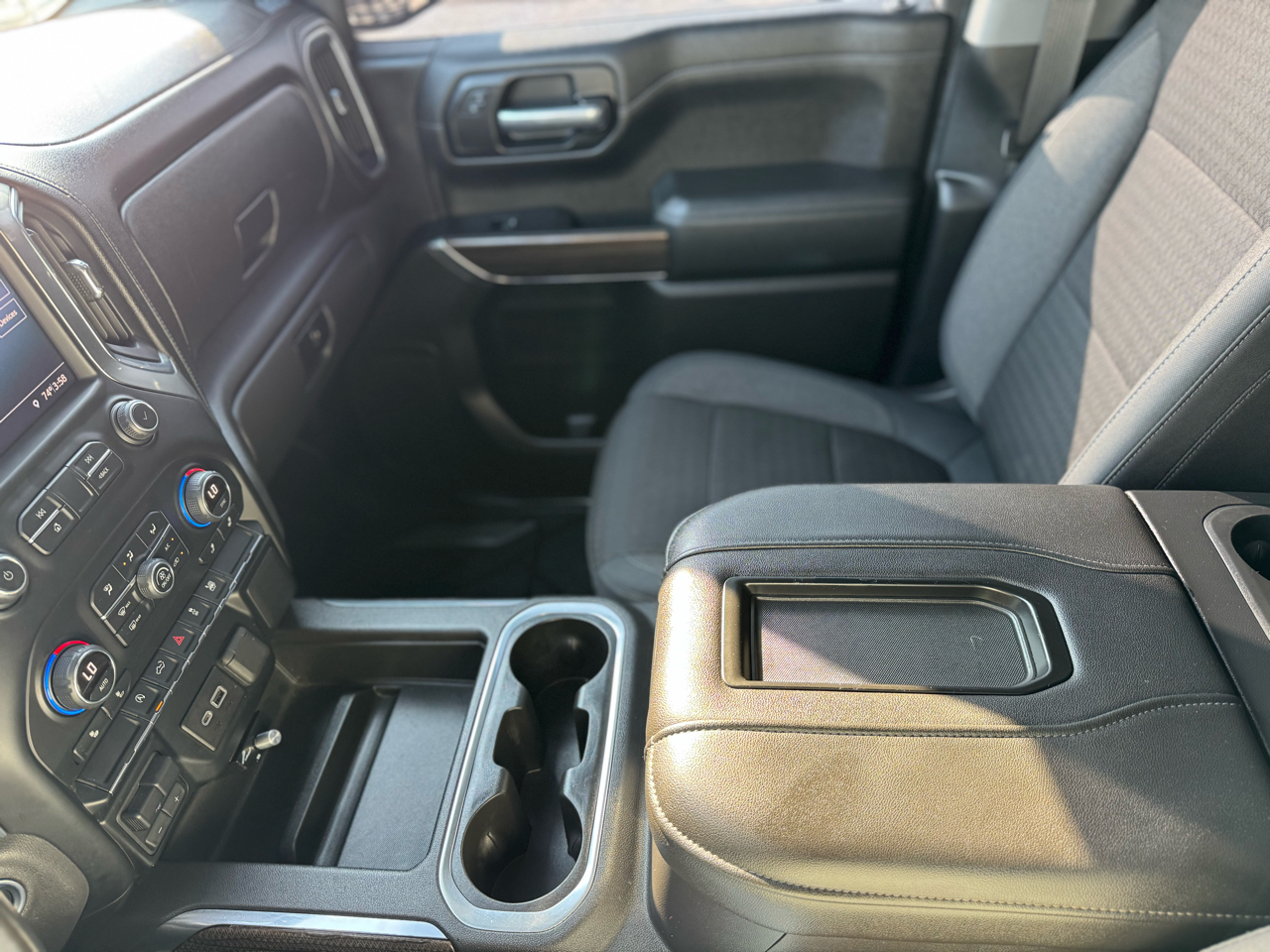 Chevrolet Silverado 1500 RST Crew Cab 4WD 2019 Chevrolet Silverado 1500 RST Crew Cab 4WD 2019