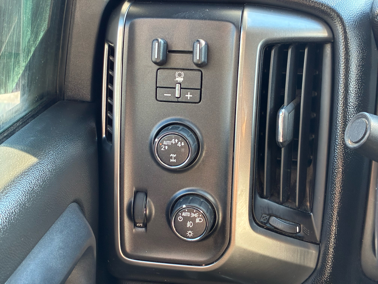 Chevrolet Silverado 1500 LT Reg Cab 4WD 2017 Chevrolet Silverado 1500 LT Reg Cab 4WD 2017