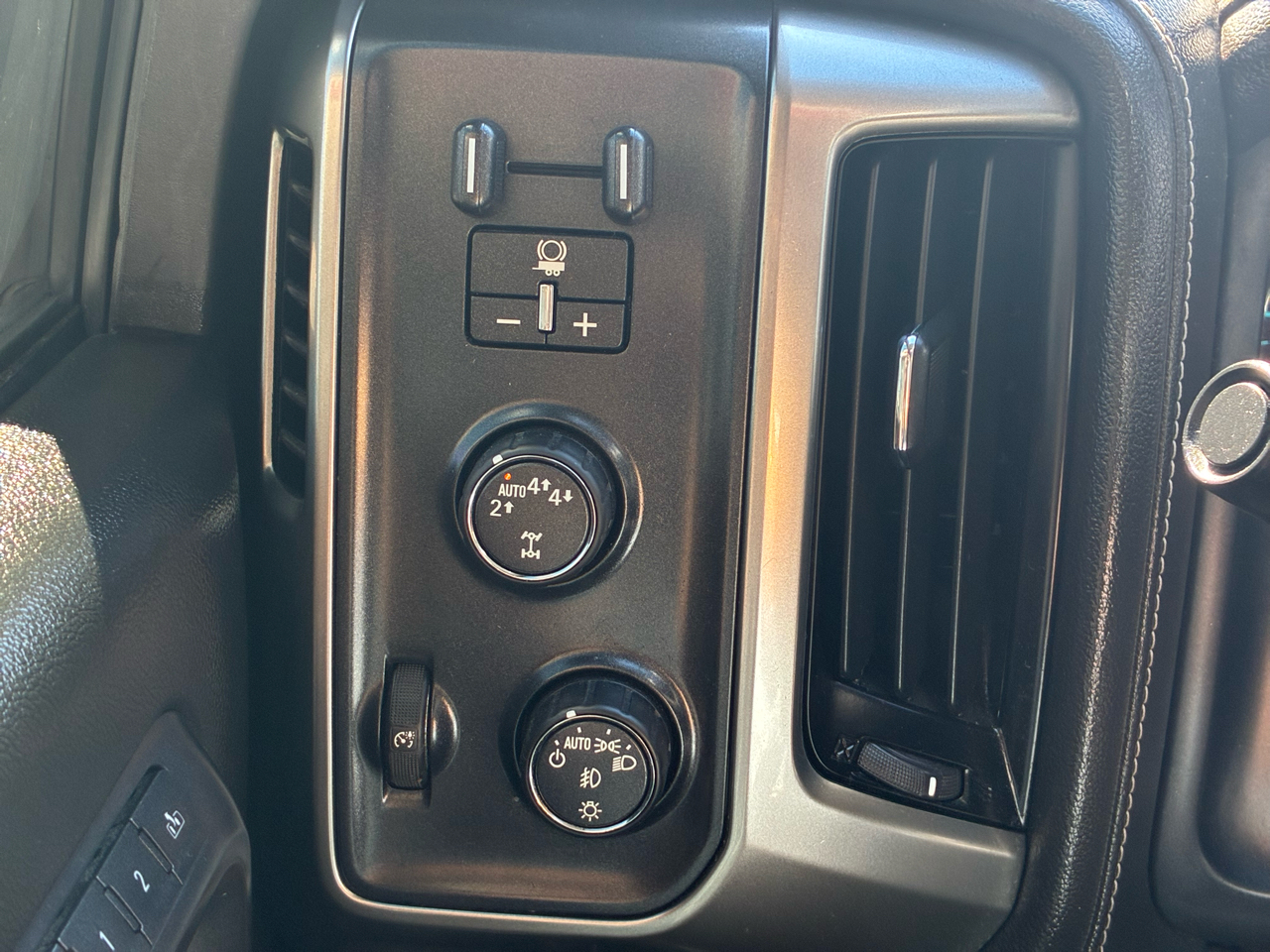 Chevrolet Silverado 1500 LTZ Crew Cab 4WD 2018 Chevrolet Silverado 1500 LTZ Crew Cab 4WD 2018