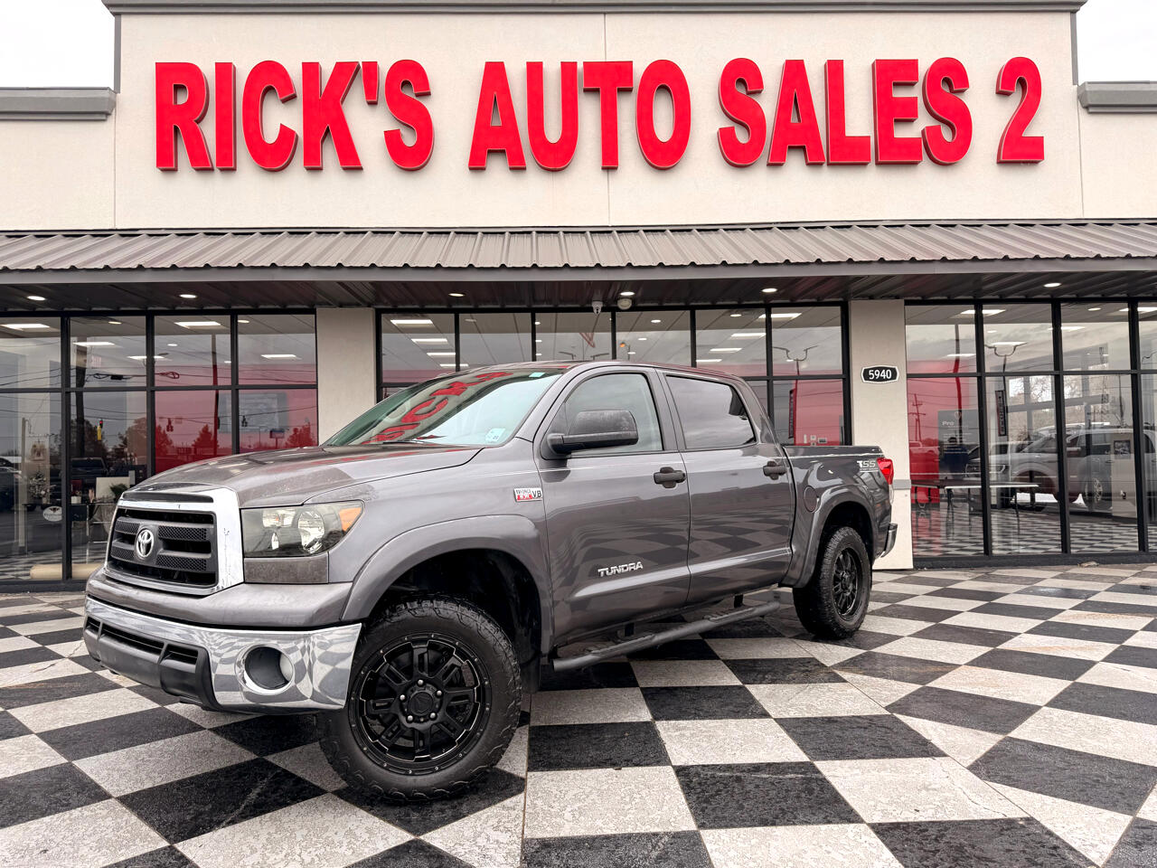 Toyota Tundra Tundra-Grade 5.7L CrewMax 2WD 2013