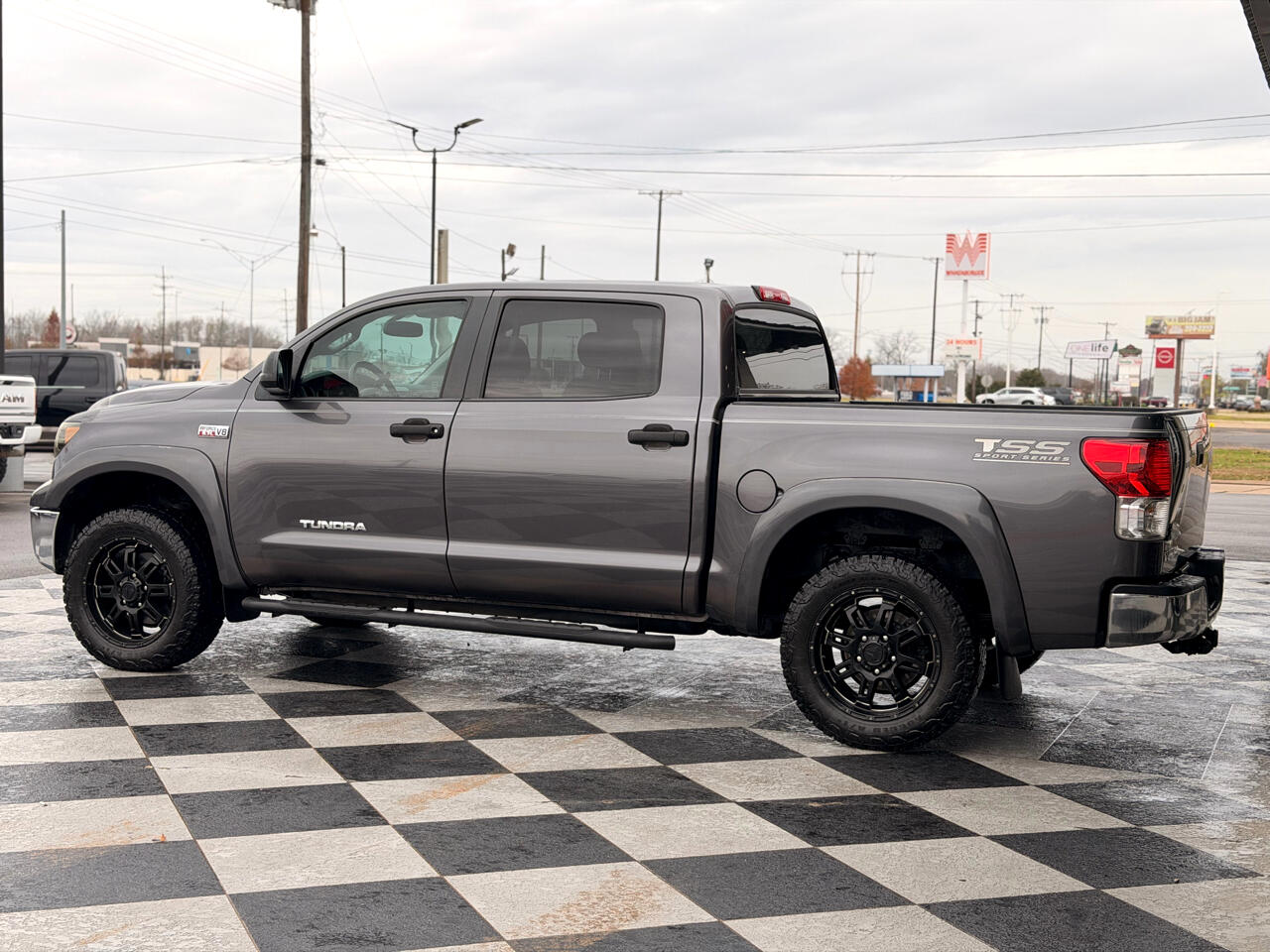 Toyota Tundra Tundra-Grade 5.7L CrewMax 2WD 2013