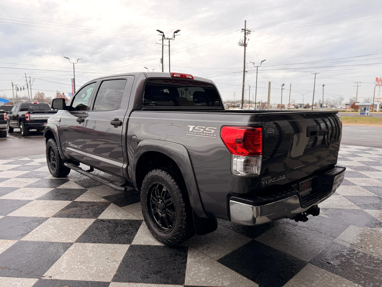 Toyota Tundra Tundra-Grade 5.7L CrewMax 2WD 2013