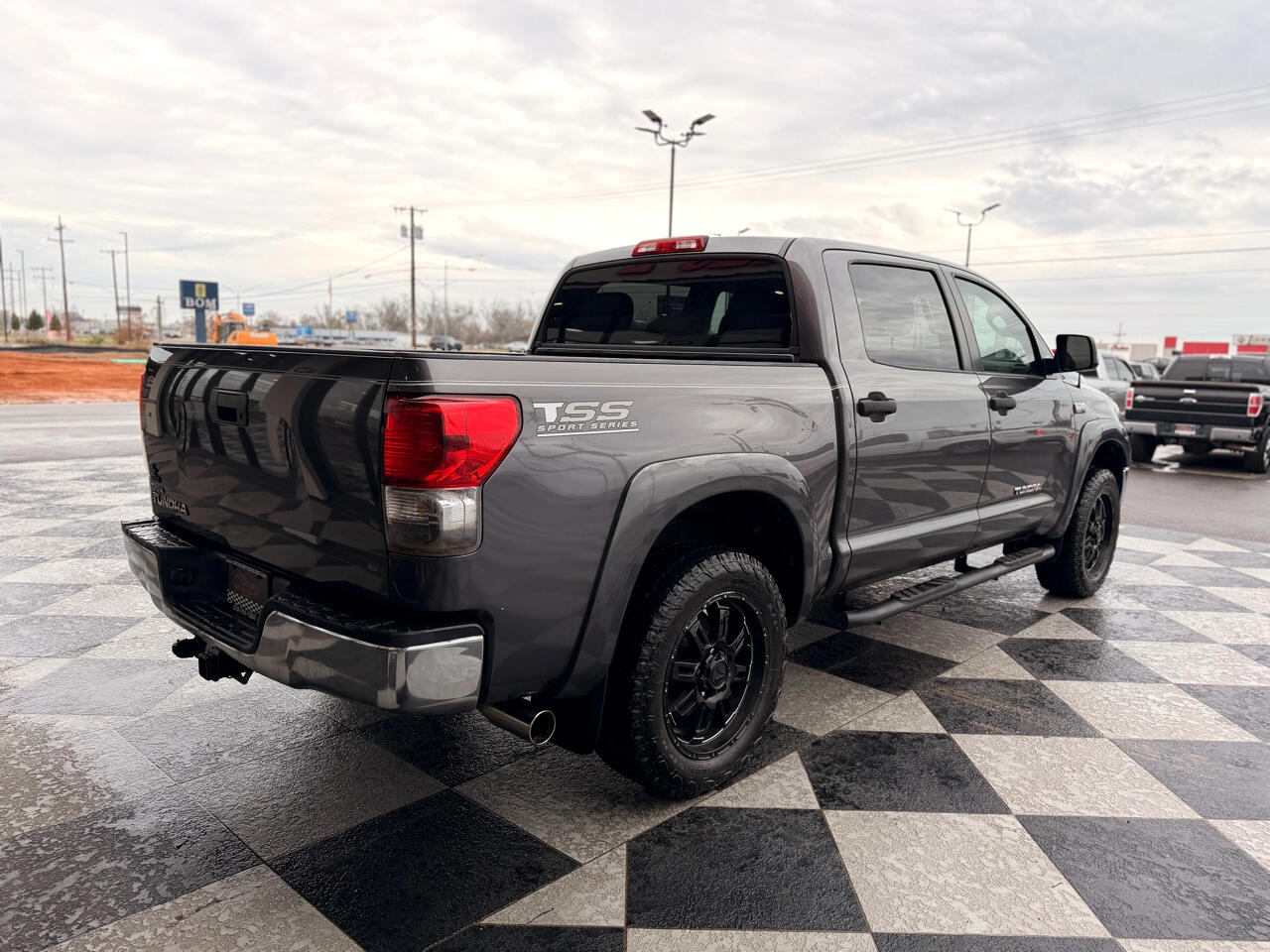 Toyota Tundra Tundra-Grade 5.7L CrewMax 2WD 2013