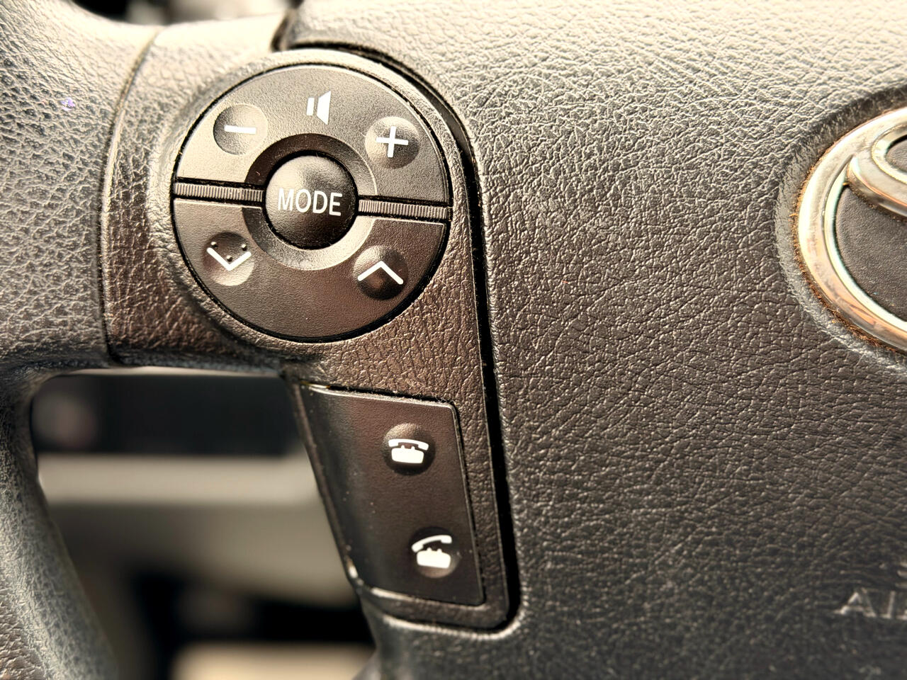 Toyota Tundra Tundra-Grade 5.7L CrewMax 2WD 2013