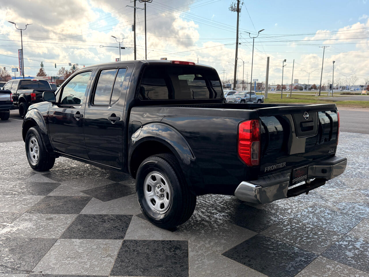 Nissan Frontier S Crew Cab 4X4 V6 2013