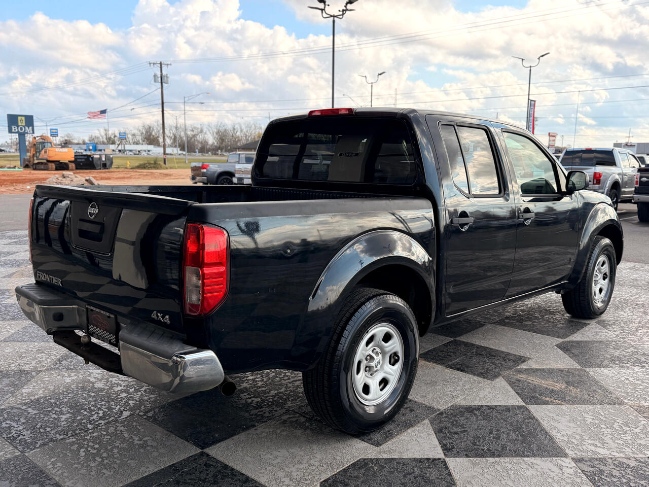 Nissan Frontier S Crew Cab 4X4 V6 2013