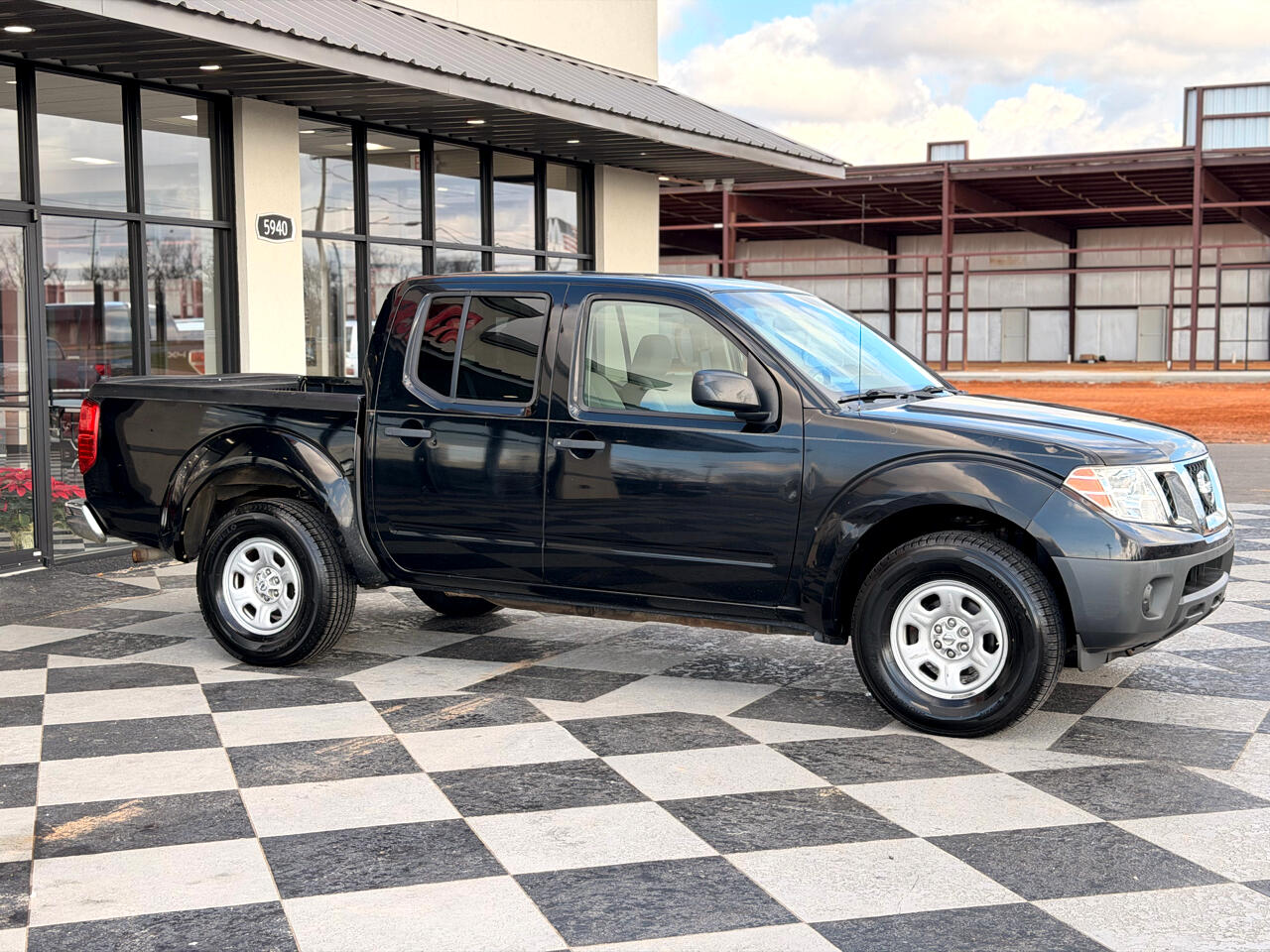 Nissan Frontier S Crew Cab 4X4 V6 2013