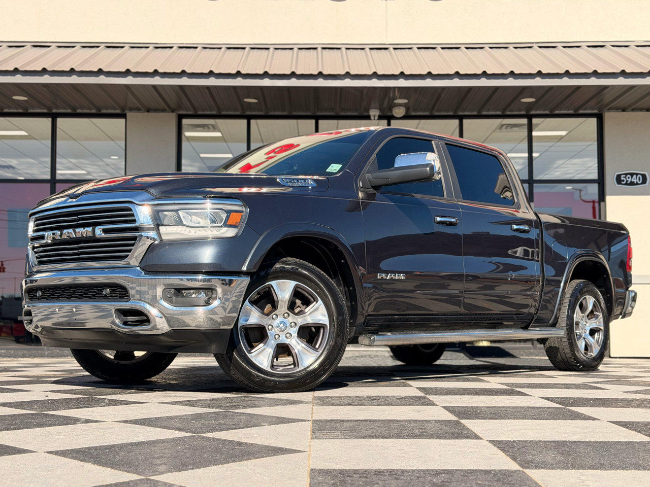 RAM 1500 Laramie Crew Cab SWB 4WD 2019
