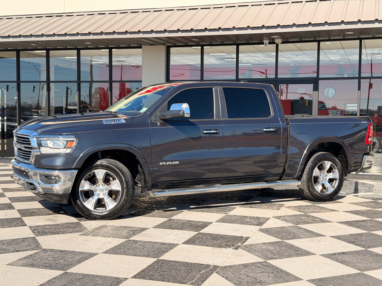 RAM 1500 Laramie Crew Cab SWB 4WD 2019