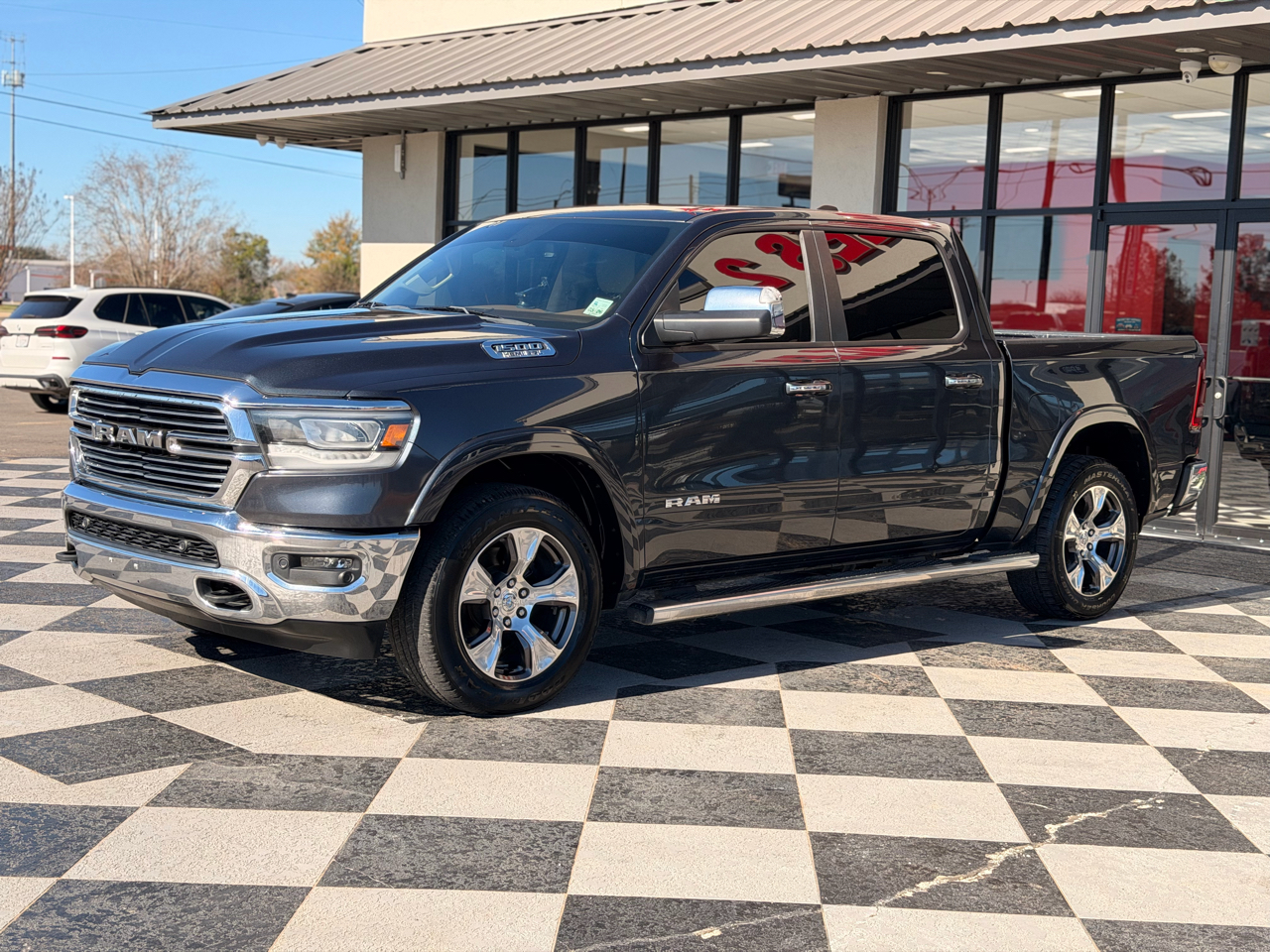 RAM 1500 Laramie Crew Cab SWB 4WD 2019