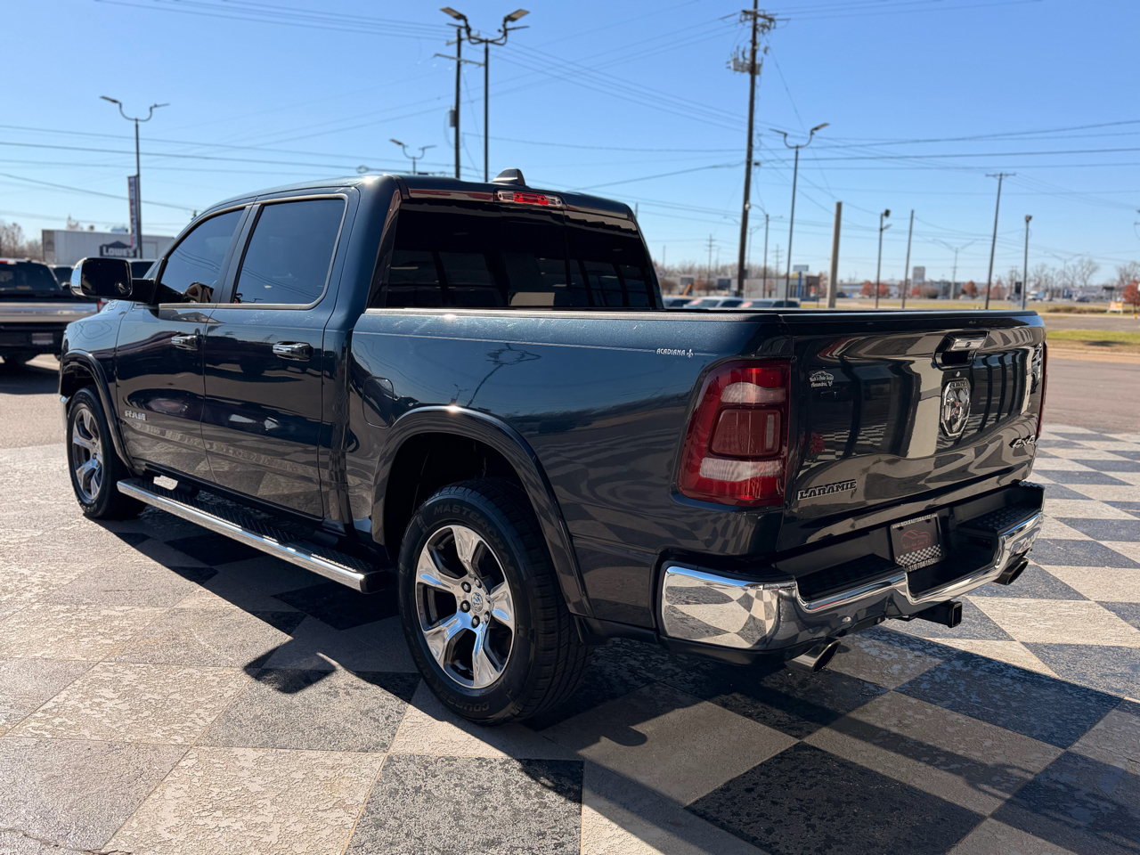 RAM 1500 Laramie Crew Cab SWB 4WD 2019