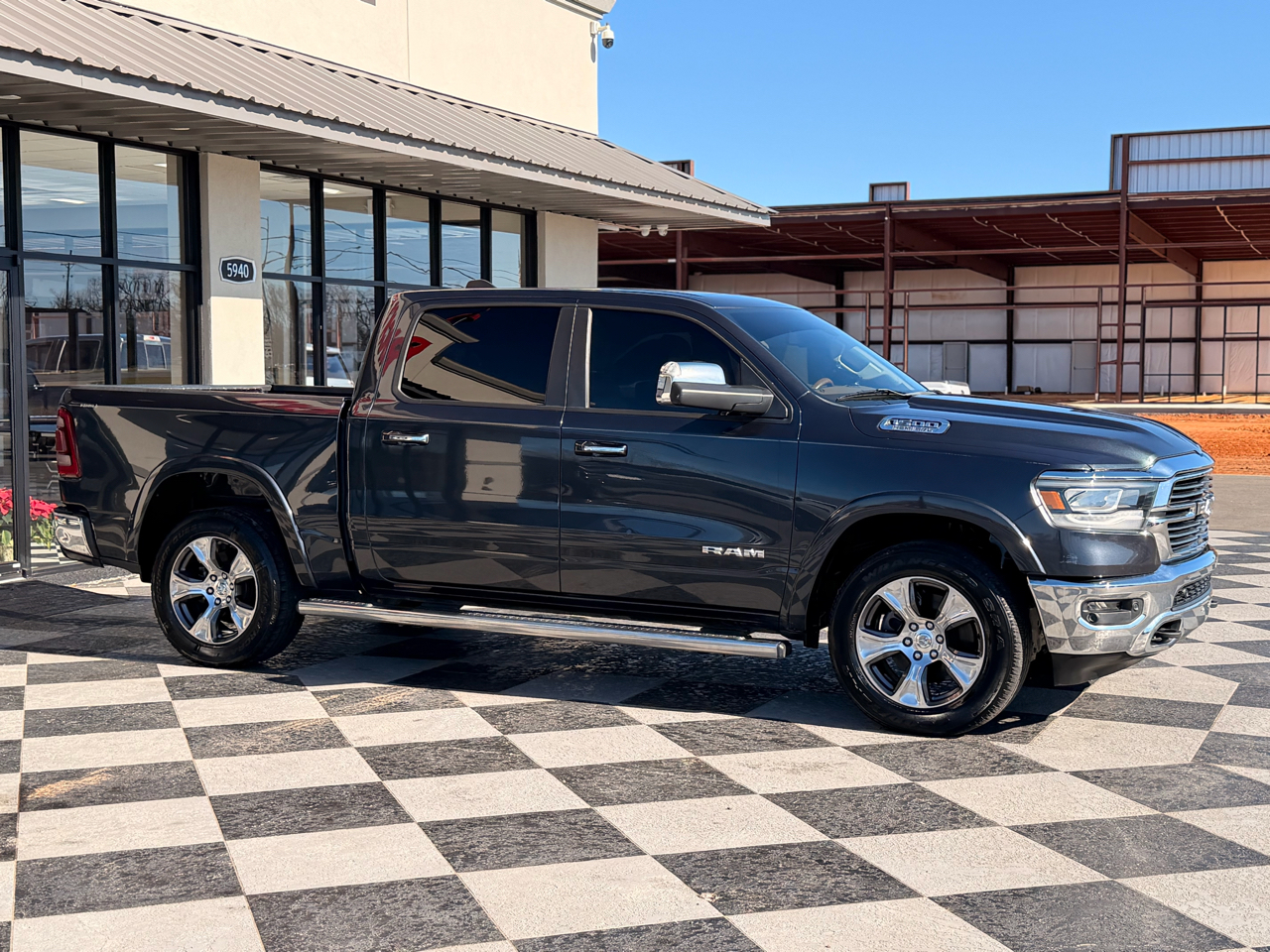 RAM 1500 Laramie Crew Cab SWB 4WD 2019