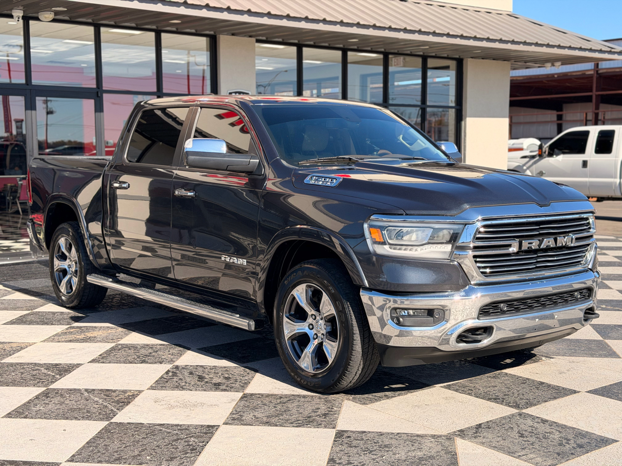 RAM 1500 Laramie Crew Cab SWB 4WD 2019