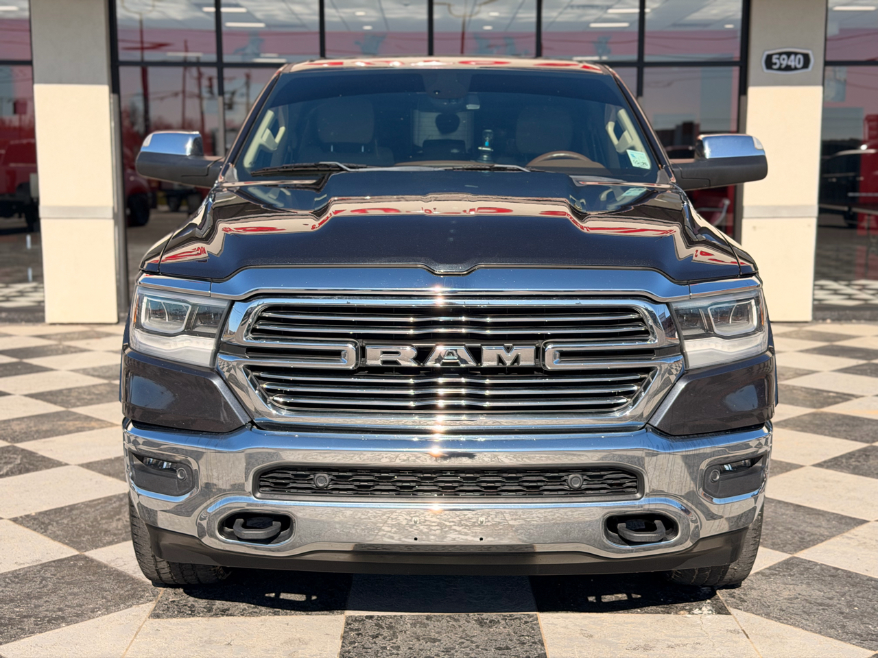 RAM 1500 Laramie Crew Cab SWB 4WD 2019