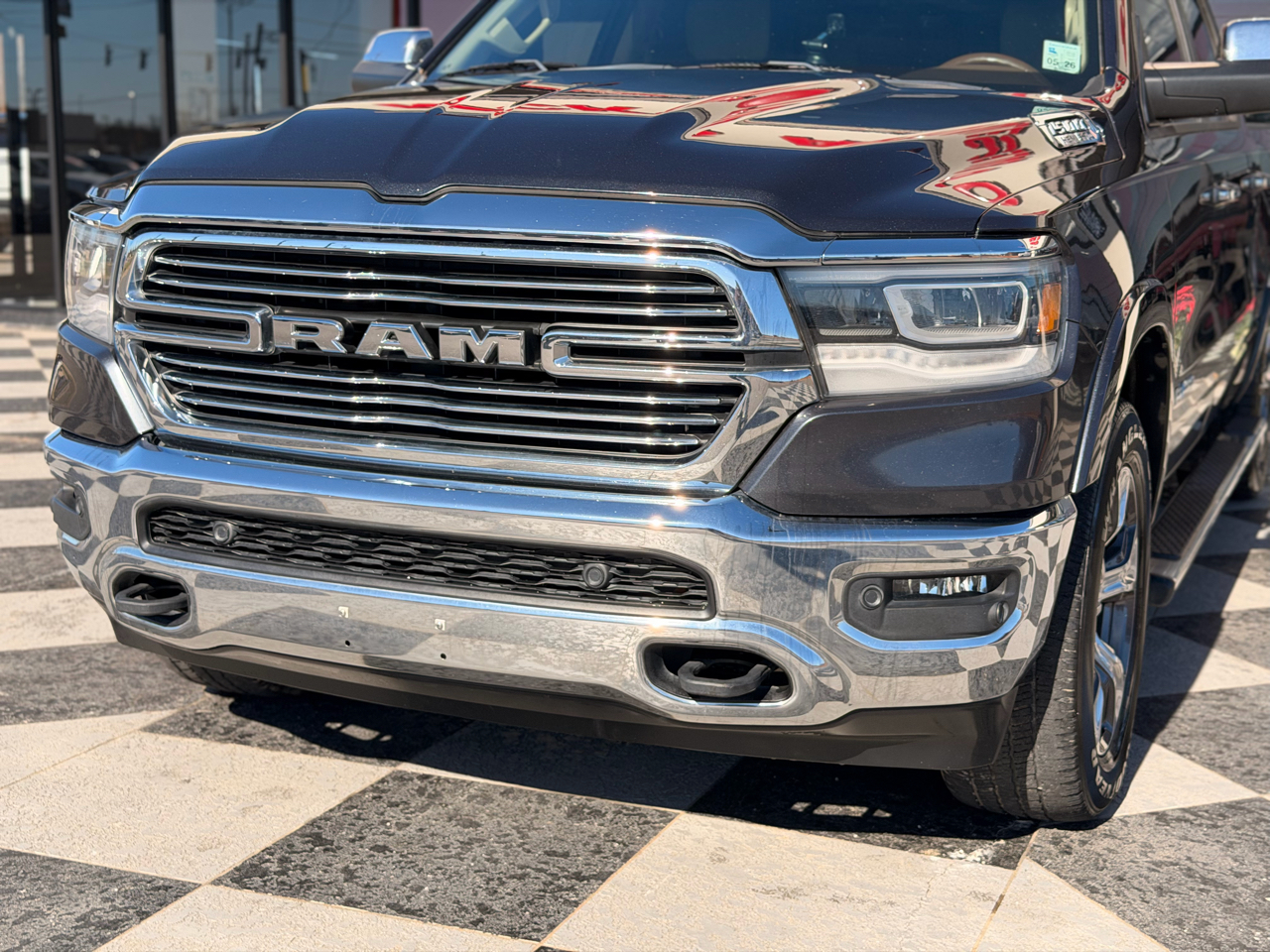 RAM 1500 Laramie Crew Cab SWB 4WD 2019