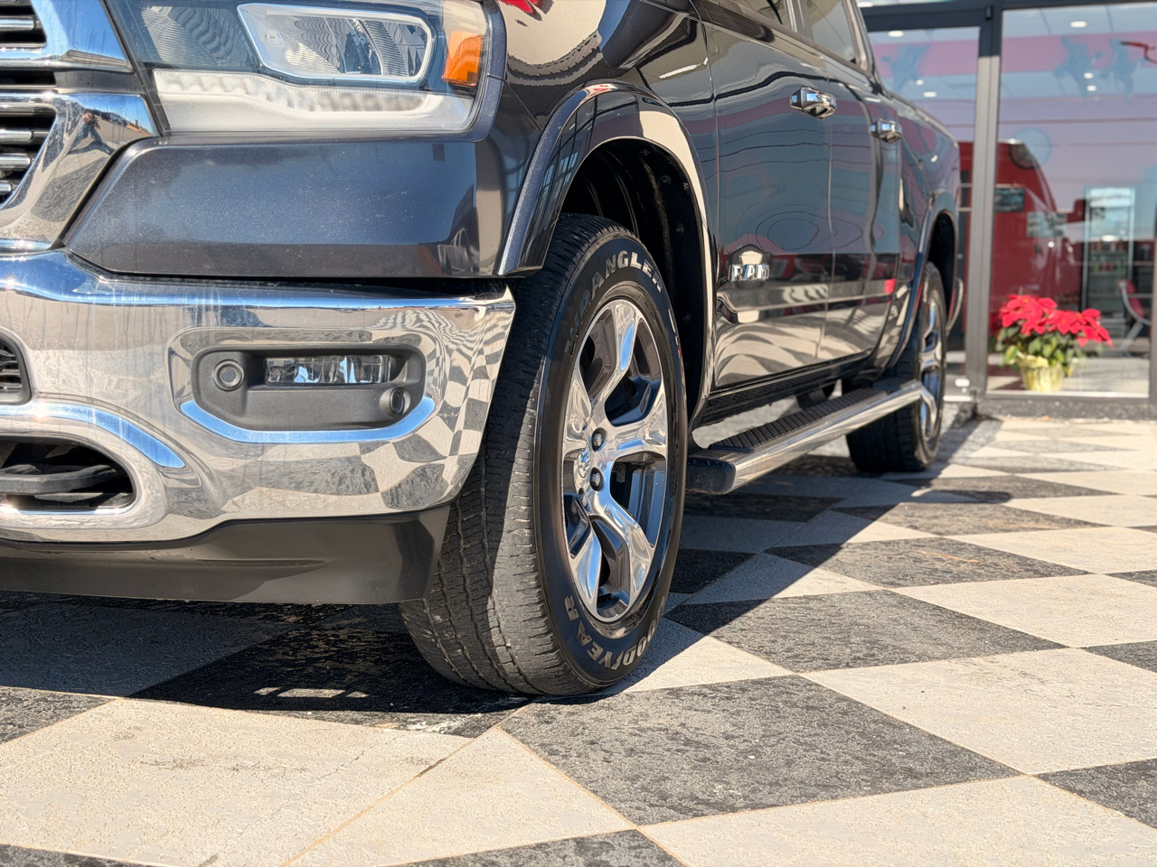 RAM 1500 Laramie Crew Cab SWB 4WD 2019