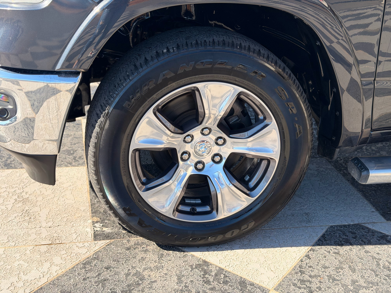 RAM 1500 Laramie Crew Cab SWB 4WD 2019