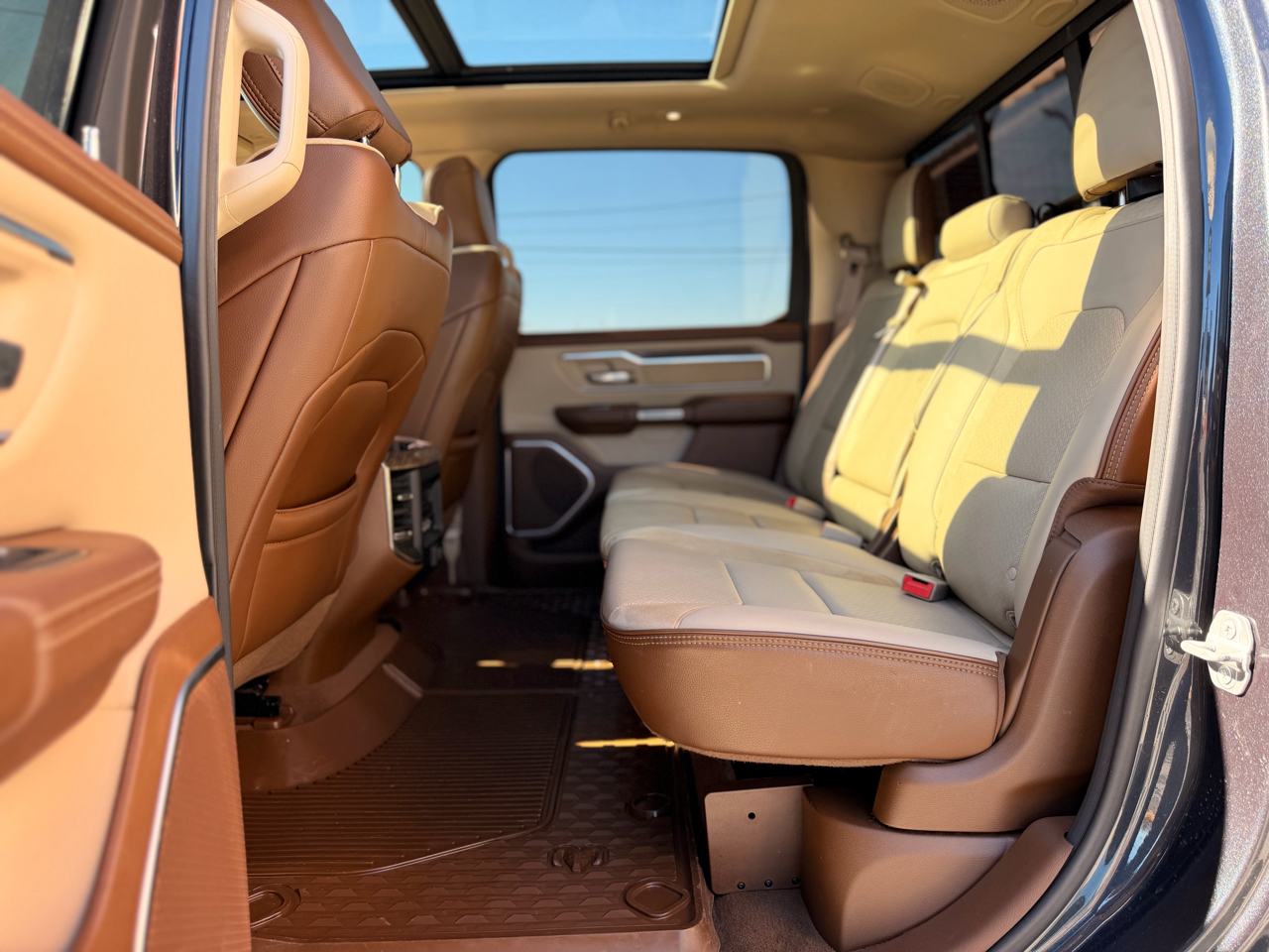 RAM 1500 Laramie Crew Cab SWB 4WD 2019