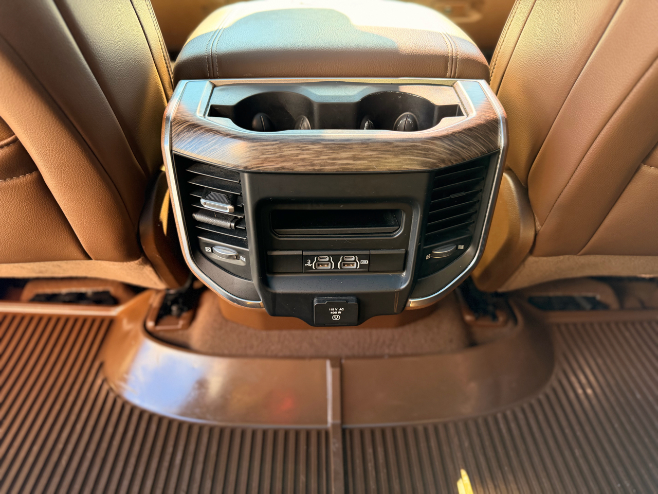 RAM 1500 Laramie Crew Cab SWB 4WD 2019