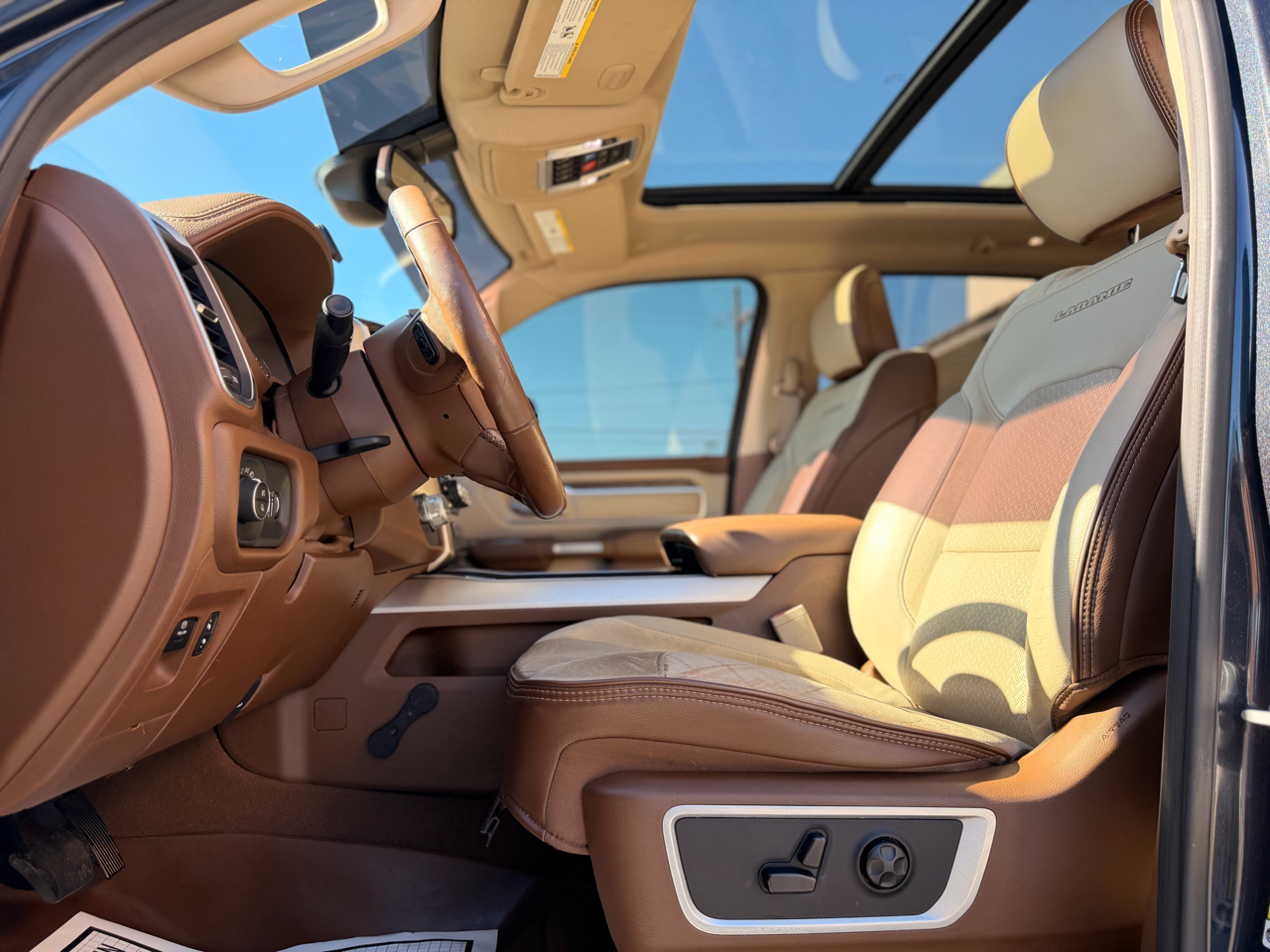 RAM 1500 Laramie Crew Cab SWB 4WD 2019