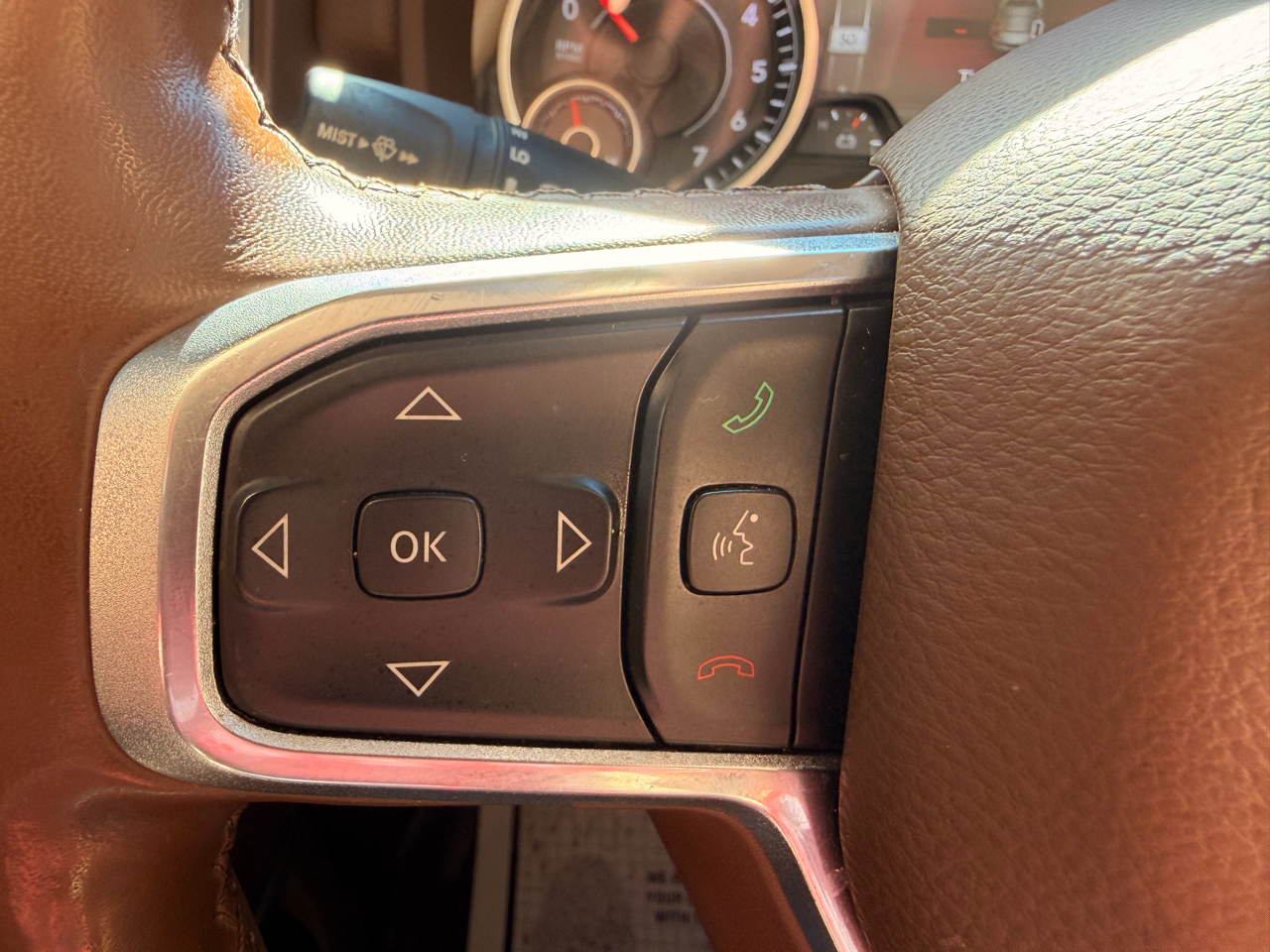 RAM 1500 Laramie Crew Cab SWB 4WD 2019