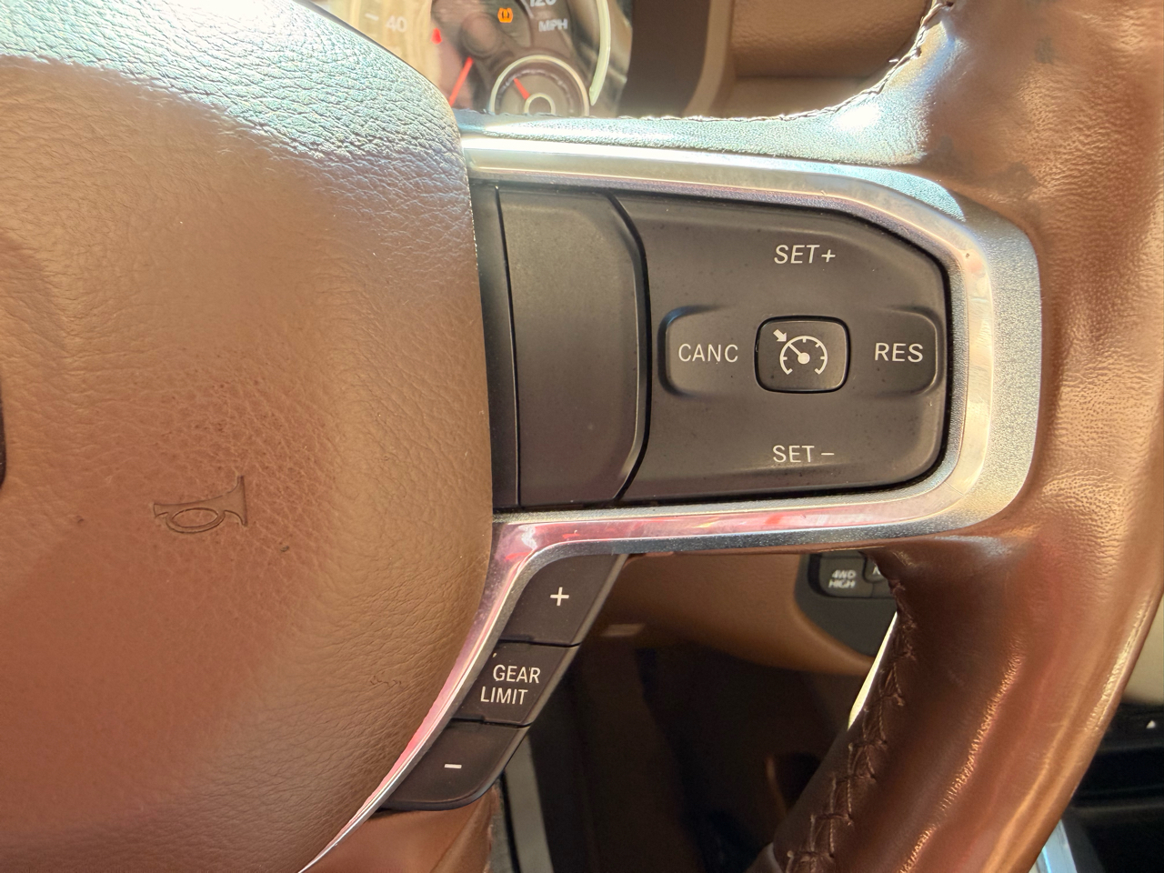 RAM 1500 Laramie Crew Cab SWB 4WD 2019