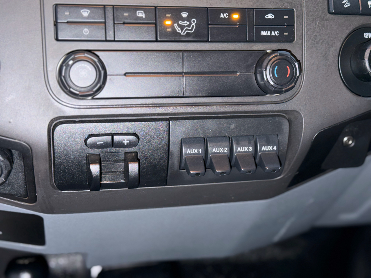 Ford F-250 SD XL SuperCab 4WD 2015