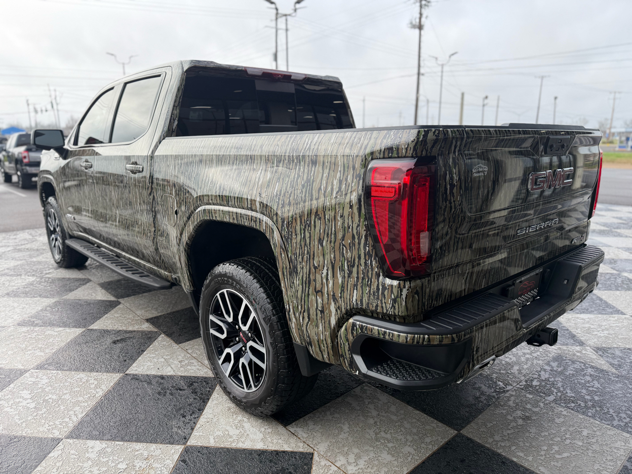 GMC Sierra 1500 AT4 Crew Cab 4WD 2025
