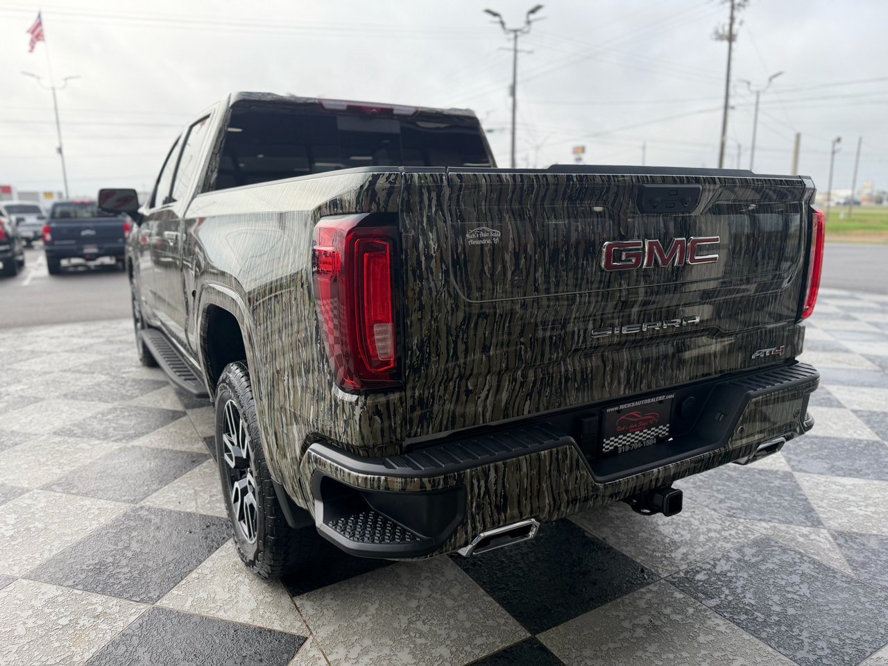 GMC Sierra 1500 AT4 Crew Cab 4WD 2025