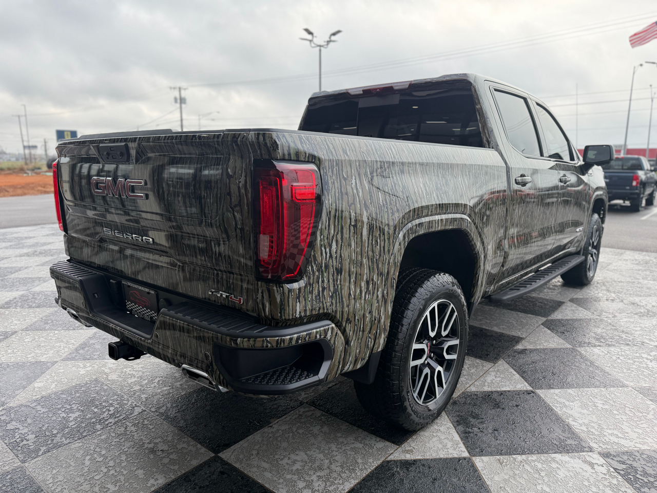 GMC Sierra 1500 AT4 Crew Cab 4WD 2025
