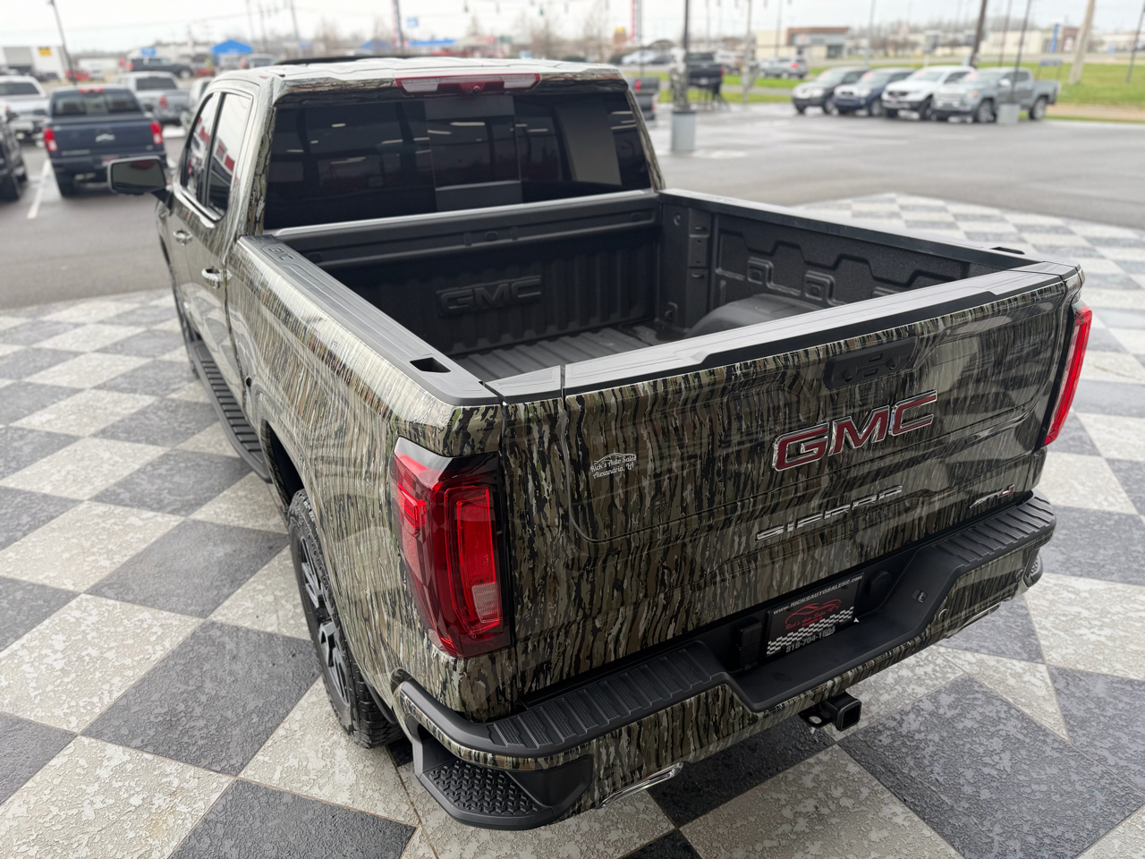 GMC Sierra 1500 AT4 Crew Cab 4WD 2025