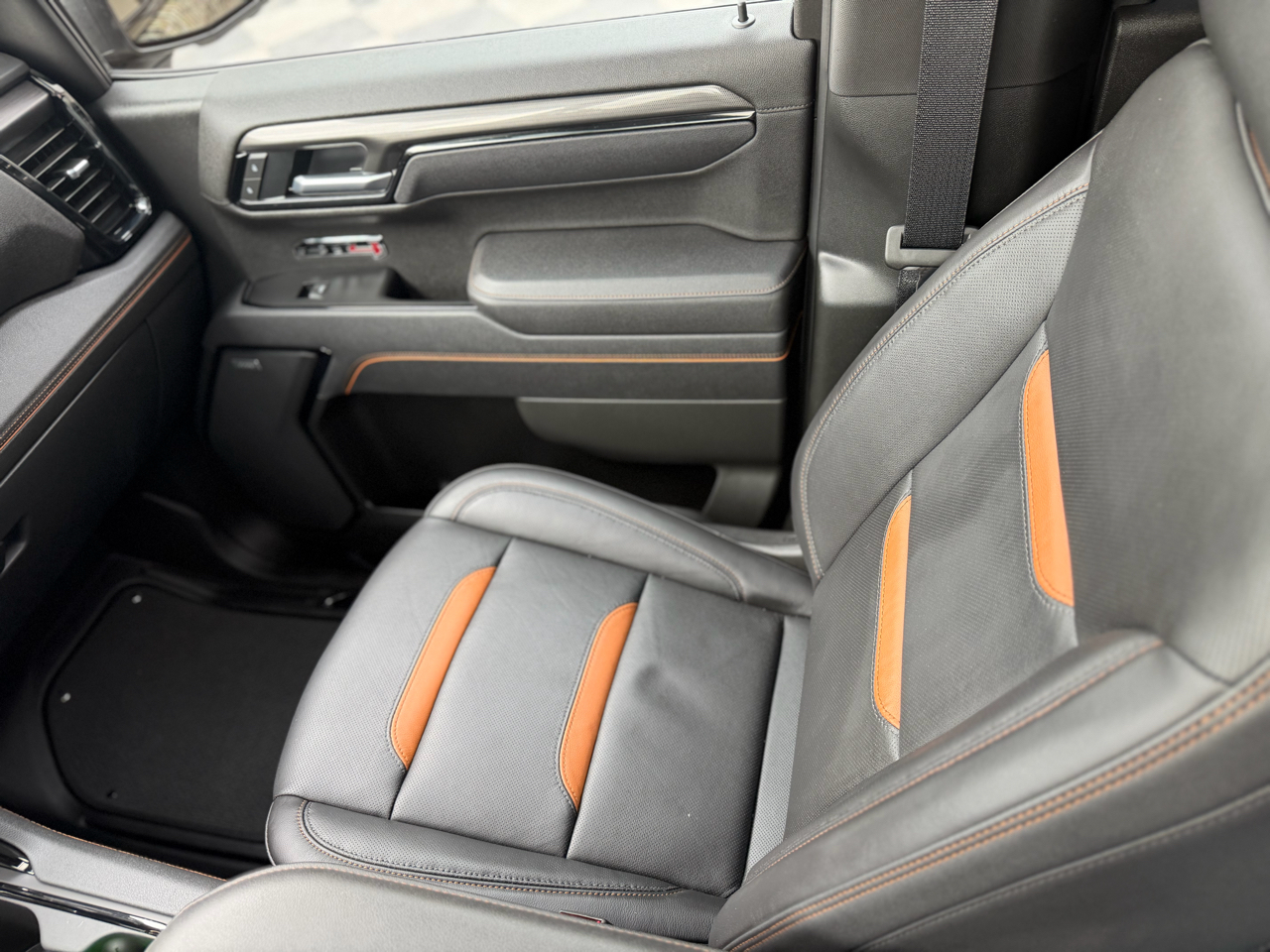 GMC Sierra 1500 AT4 Crew Cab 4WD 2025