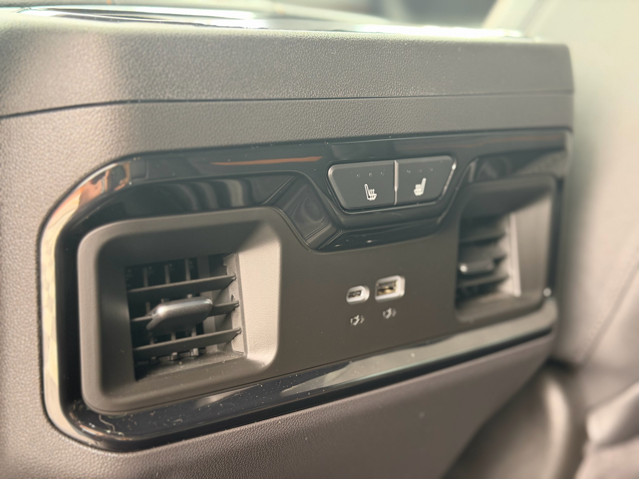 GMC Sierra 1500 AT4 Crew Cab 4WD 2025