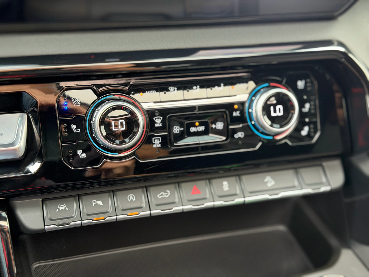 GMC Sierra 1500 AT4 Crew Cab 4WD 2025